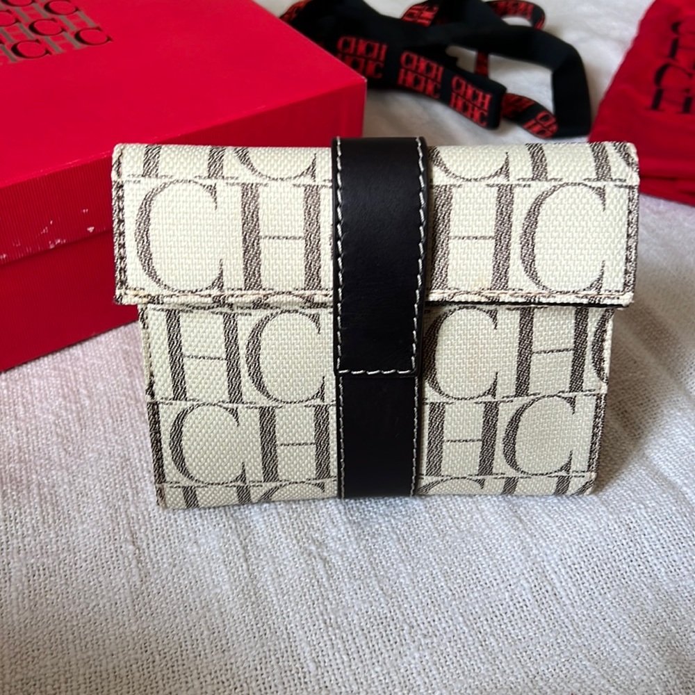 Beautiful small Carolina Herrera bag